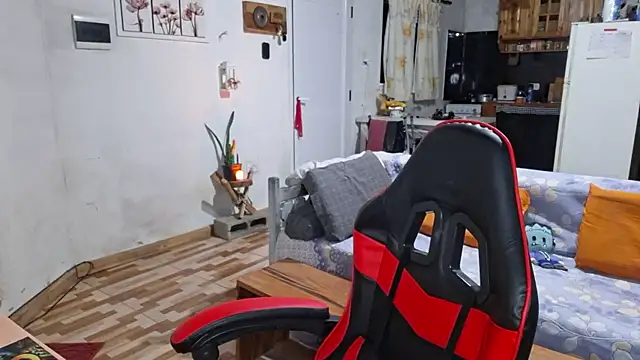 Snapshot of ObeyLust chatting on December 2025 03:58:02 AM ObeyLust online show from December 2025 03:58:02 AM