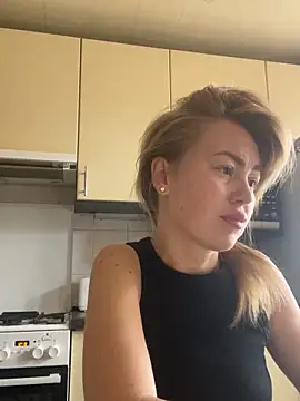 Snapshot of MartaLuna_ chatting on October 2025 07:21:02 AM MartaLuna online show from October 2025 07:21:02 AM