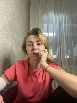 Snapshot of MartaLuna_ chatting on October 2025 01:56:02 PM MartaLuna online show from October 2025 01:56:02 PM