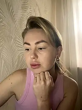 Snapshot of MartaLuna_ chatting on November 2025 08:35:01 AM MartaLuna online show from November 2025 08:35:01 AM