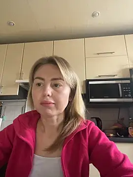 Snapshot of MartaLuna_ chatting on November 2025 09:53:02 AM MartaLuna online show from November 2025 09:53:02 AM