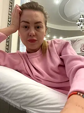 Snapshot of MartaLuna_ chatting on November 2025 10:48:02 AM MartaLuna online show from November 2025 10:48:02 AM