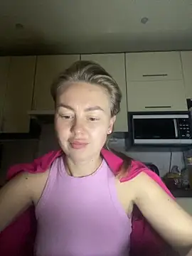 Snapshot of MartaLuna_ chatting on November 2025 06:19:02 PM MartaLuna online show from November 2025 06:19:02 PM