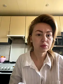 Snapshot of MartaLuna_ chatting on November 2025 06:44:01 AM MartaLuna online show from November 2025 06:44:01 AM