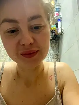 Snapshot of MartaLuna_ chatting on November 2025 09:14:02 PM MartaLuna online show from November 2025 09:14:02 PM