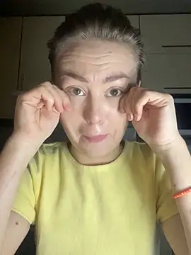 Snapshot of MartaLuna_ chatting on November 2025 05:24:02 PM MartaLuna online show from November 2025 05:24:02 PM