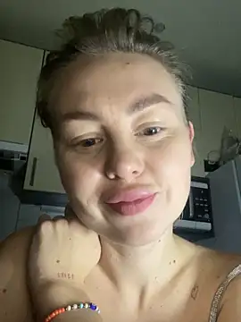 Snapshot of MartaLuna_ chatting on November 2025 10:21:01 PM MartaLuna online show from November 2025 10:21:01 PM