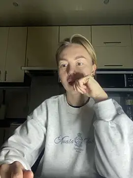 Snapshot of MartaLuna_ chatting on November 2025 08:00:01 PM MartaLuna online show from November 2025 08:00:01 PM