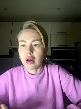 Snapshot of MartaLuna_ chatting on December 2025 07:20:02 PM MartaLuna online show from December 2025 07:20:02 PM