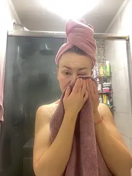 Snapshot of MartaLuna_ chatting on December 2025 10:35:01 AM MartaLuna online show from December 2025 10:35:01 AM