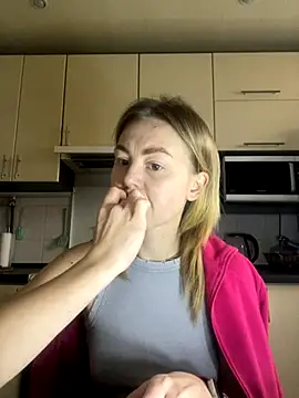 Snapshot of MartaLuna_ chatting on December 2025 11:08:01 AM MartaLuna online show from December 2025 11:08:01 AM