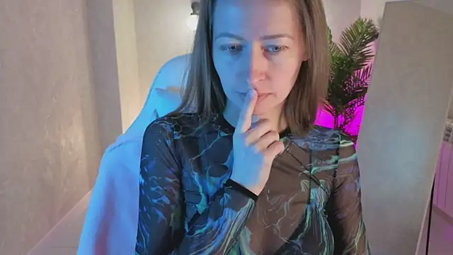 Snapshot of bella_li__ chatting on November 2025 12:57:01 AM bella li online show from November 2025 12:57:01 AM