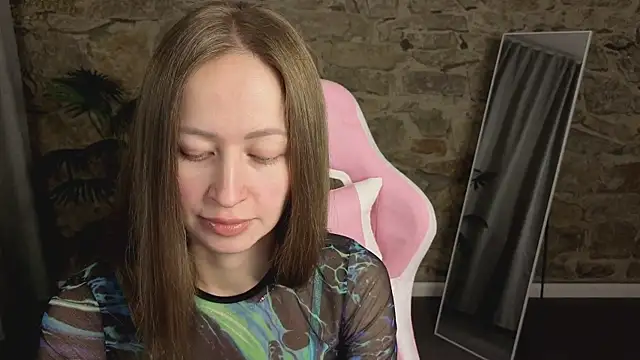 Snapshot of bella_li__ chatting on December 2025 02:42:02 AM bella li online show from December 2025 02:42:02 AM