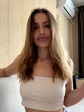 Elizabeth Tay online show from November 2025 10:14:02 AM