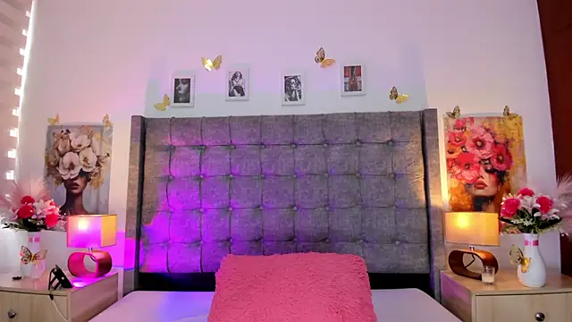 Linda Fosterr online show from April 2026 08:20:02 PM