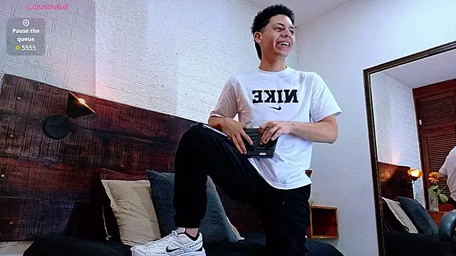 JhosuaVega online show from November 2025 04:33:02 AM