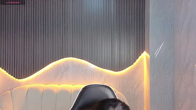 Maia Tx online show from November 2025 01:00:02 PM