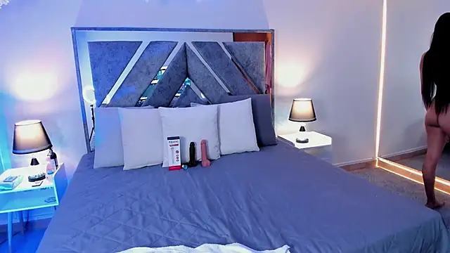 Isa Rouse   online show from October 2025 02:34:01 AM