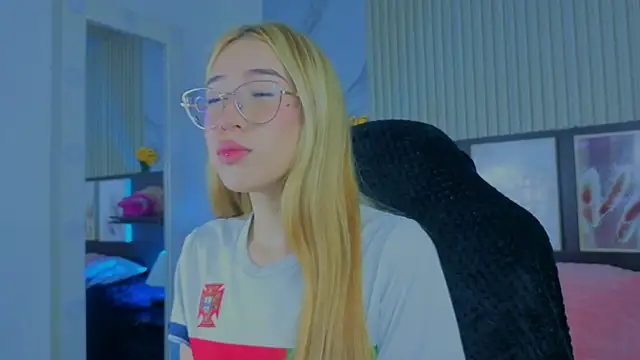 Snapshot of tokyoluu chatting on September 2025 10:13:02 PM tokyoluu online show from September 2025 10:13:02 PM