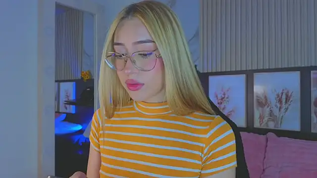 Snapshot of tokyoluu chatting on October 2025 07:55:01 PM tokyoluu online show from October 2025 07:55:01 PM