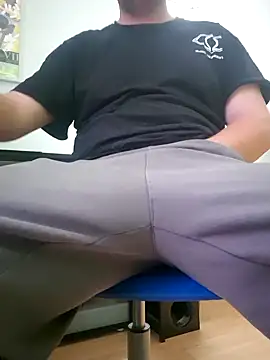 Snapshot of matzezsk chatting on September 2025 10:37:02 AM matzezsk online show from September 2025 10:37:02 AM