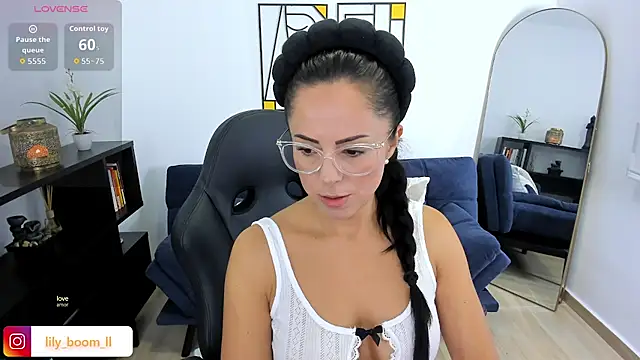 Snapshot of Lyliboomm chatting on September 2025 12:23:02 AM Lyliboomm online show from September 2025 12:23:02 AM