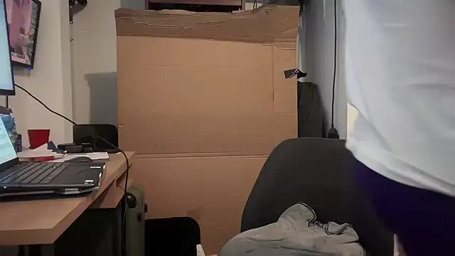 Snapshot of jasoncali305 chatting on October 2025 01:58:01 PM jasoncali305 online show from October 2025 01:58:01 PM