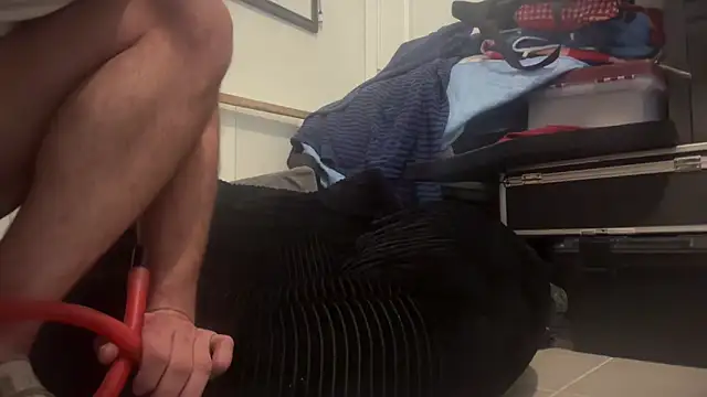 Snapshot of jasoncali305 chatting on October 2025 03:35:02 PM jasoncali305 online show from October 2025 03:35:02 PM