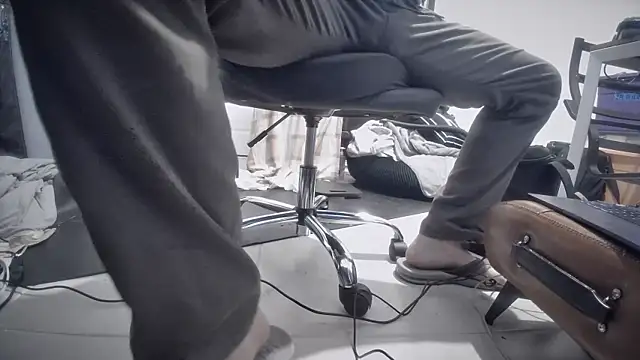 Snapshot of jasoncali305 chatting on November 2025 07:35:02 PM jasoncali305 online show from November 2025 07:35:02 PM