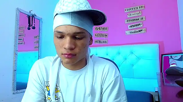 Snapshot of EL_VENEZOLANO_22CM chatting on October 2025 02:50:02 AM EL VENEZOLANO 22CM online show from October 2025 02:50:02 AM