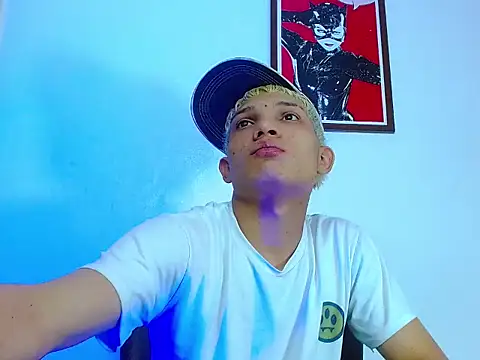 Snapshot of EL_VENEZOLANO_22CM chatting on October 2025 04:49:01 AM EL VENEZOLANO 22CM online show from October 2025 04:49:01 AM