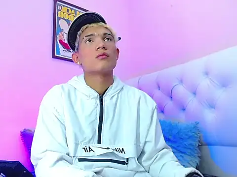 Snapshot of EL_VENEZOLANO_22CM chatting on November 2025 05:40:02 AM EL VENEZOLANO 22CM online show from November 2025 05:40:02 AM