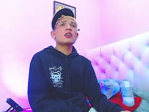 Snapshot of EL_VENEZOLANO_22CM chatting on November 2025 05:19:02 AM EL VENEZOLANO 22CM online show from November 2025 05:19:02 AM