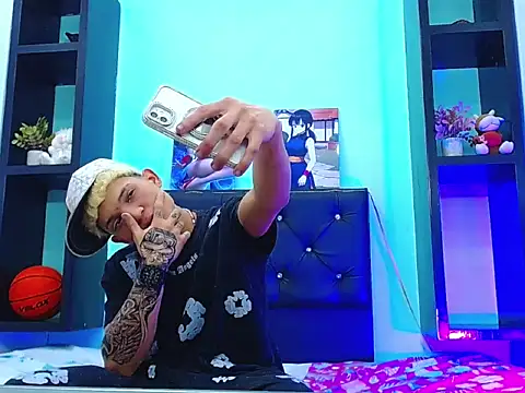 Snapshot of EL_VENEZOLANO_22CM chatting on November 2025 03:28:01 AM EL VENEZOLANO 22CM online show from November 2025 03:28:01 AM