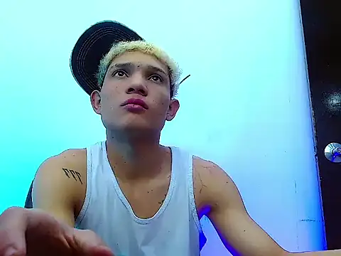 Snapshot of EL_VENEZOLANO_22CM chatting on November 2025 06:46:02 AM EL VENEZOLANO 22CM online show from November 2025 06:46:02 AM