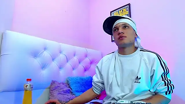 Snapshot of EL_VENEZOLANO_22CM chatting on November 2025 04:13:02 AM EL VENEZOLANO 22CM online show from November 2025 04:13:02 AM