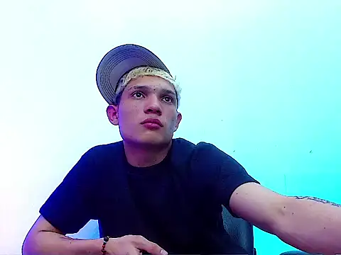 Snapshot of EL_VENEZOLANO_22CM chatting on November 2025 02:58:01 AM EL VENEZOLANO 22CM online show from November 2025 02:58:01 AM