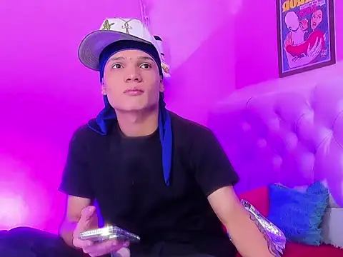 Snapshot of EL_VENEZOLANO_22CM chatting on December 2025 04:40:02 AM EL VENEZOLANO 22CM online show from December 2025 04:40:02 AM