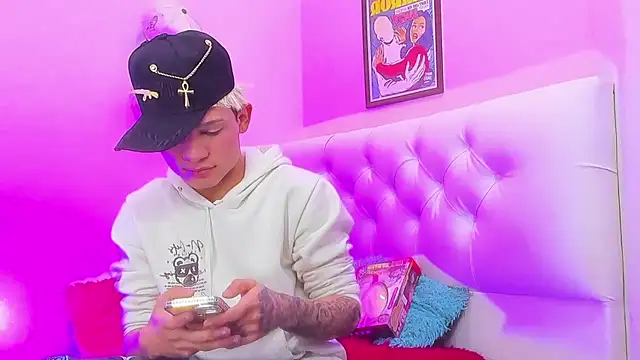 Snapshot of EL_VENEZOLANO_22CM chatting on December 2025 07:12:01 AM EL VENEZOLANO 22CM online show from December 2025 07:12:01 AM