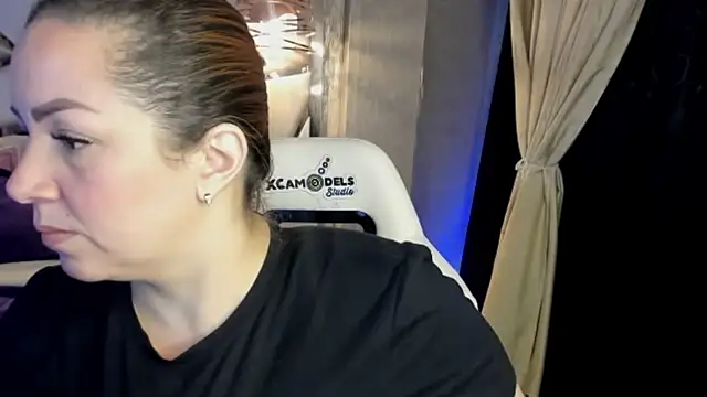 alexiaystive3 online show from October 2025 04:02:01 PM