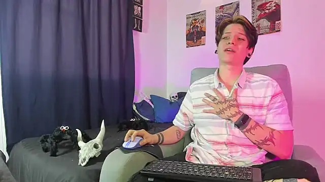 Snapshot of Jerry_Cole chatting on October 2025 06:43:01 PM Jerry Cole online show from October 2025 06:43:01 PM