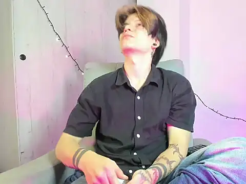 Snapshot of Jerry_Cole chatting on December 2025 10:27:02 PM Jerry Cole online show from December 2025 10:27:02 PM