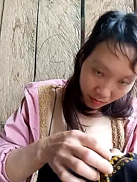 Snapshot of bonnie-00 chatting on September 2025 03:54:01 AM bonnie-00 online show from September 2025 03:54:01 AM