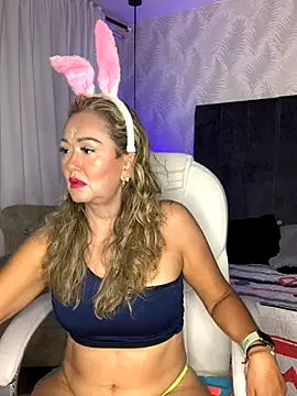 Snapshot of BunnyGlow50 chatting on October 2025 03:07:01 AM BunnyGlow50 online show from October 2025 03:07:01 AM