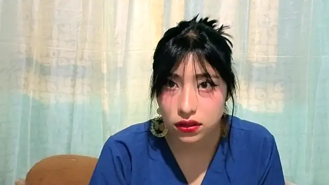 Sullyoonn online show from October 2025 12:00:01 AM