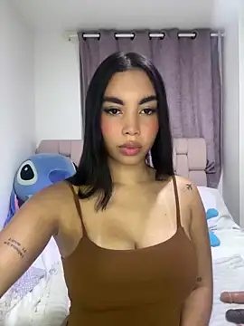 Snapshot of karolaalcendra chatting on November 2025 03:45:02 AM karolaalcendra online show from November 2025 03:45:02 AM