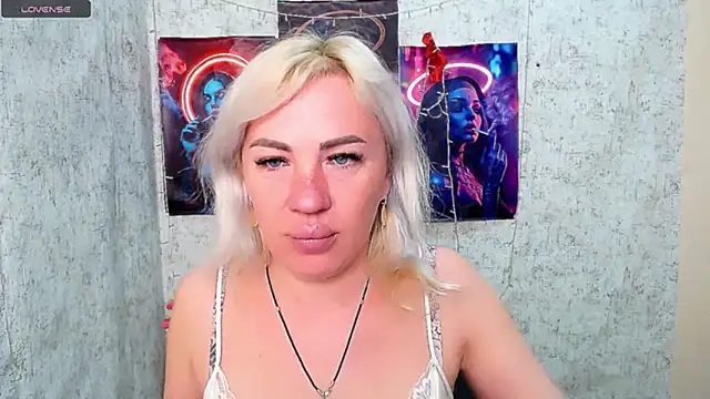 EmmaCat  online show from April 2026 04:21:01 AM