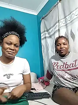 Snapshot of BlondieBitch chatting on November 2025 05:57:02 PM BlondieBitch online show from November 2025 05:57:02 PM