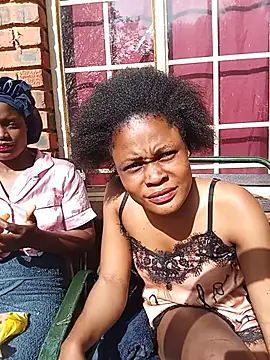 Snapshot of BlondieBitch chatting on May 2026 08:43:01 AM BlondieBitch online show from May 2026 08:43:01 AM