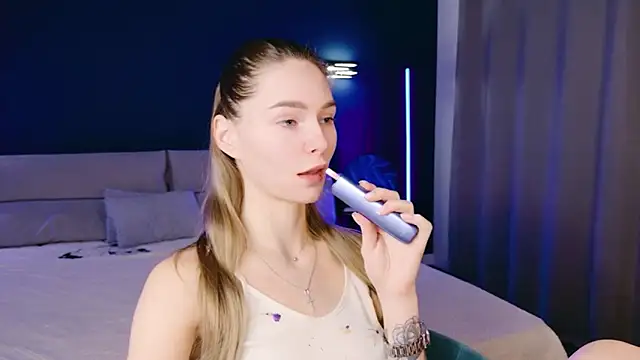 Melloudy online show from November 2025 07:03:02 AM